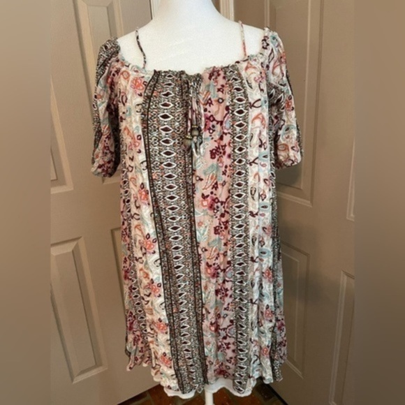 Nanif Dresses & Skirts - Nanif off the shoulder paisley floral stripe print mini dress.
